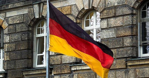 'Almanya'da kadınlar yüzde 21 daha az kazanıyor'