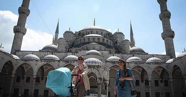 İstanbul'a ilk 6 ayda 4 milyon 385 bin turist geldi