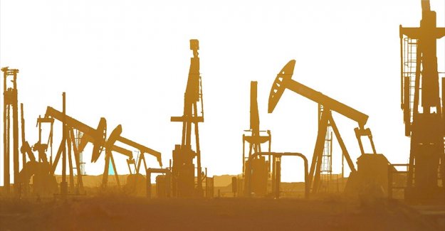 Petrolün dalgalı seyri ekonomileri tehdit ediyor