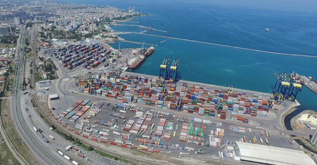 İskenderun'daki uluslararası liman Lübnan'a destek için hazır