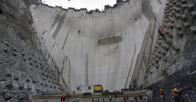 Yusufeli Barajı'nın gövde yüksekliğinde 244 metreye ulaşıldı