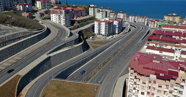 Karadeniz Sahil Yolu'nun Trabzon geçişinde trafiği rahatlatacak projenin yüzde 60'ı tamamlandı