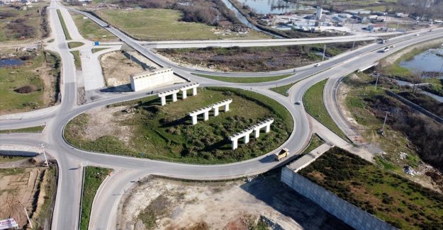 Türkiye ulaşım ağının tacı Karadeniz Sahil Yolu, Sakarya'da ilerliyor