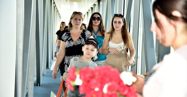 Rus turistlerin Türkiye talebi kısıtlamaların kısmen kaldırılmasıyla artışa geçti