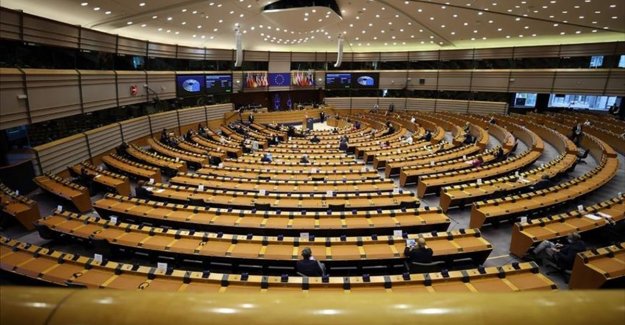 Avrupa Parlamentosu İngiltere ile ticaret anlaşmasını onayladı