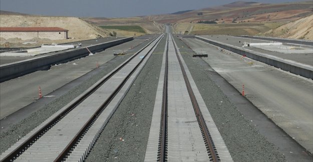 Karayolları Genel Müdürlüğü bu yıl 59 kilometre otoyol, 361 kilometre bölünmüş yol yapacak