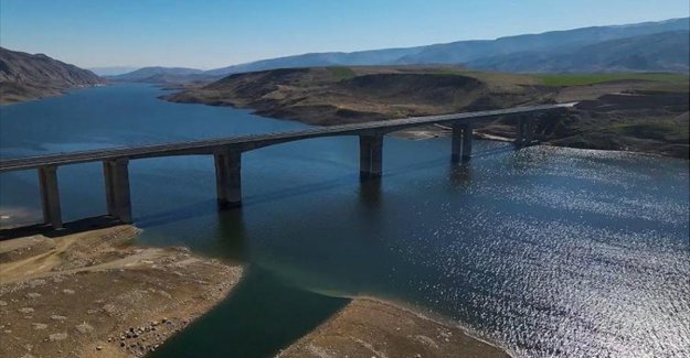 Türkiye'nin en uzun köprüleri arasına girecek Hasankeyf-2 Köprüsü yarın hizmete alınacak