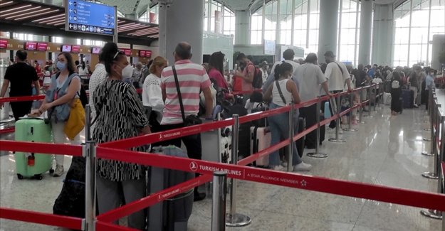 Bakan Karaismailoğlu: Bayramda yaklaşık 12 milyon biletli yolcu seyahat etti