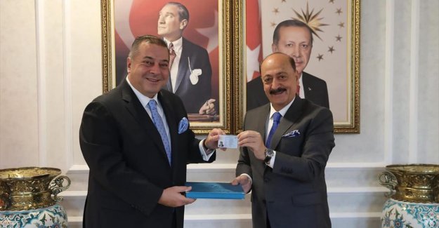 Türkiye'de yabancı girişimciye 'Turkuaz Kart' uygulaması başladı