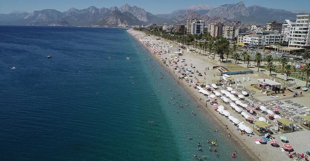Yılı 9 milyondan fazla turistle kapatmaya hazırlanan Antalya, 2022'den daha umutlu