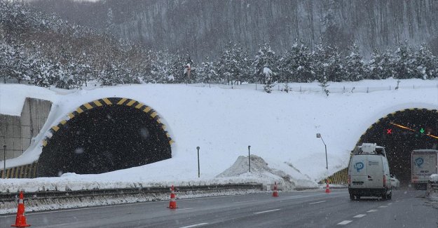 Bolu Dağı Geçidi Tünel İşletme Bölgesi'nde otoyolun İstanbul yönü ulaşıma kapatıldı