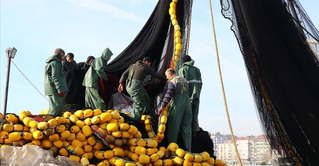 Marmara'dan ve Karadeniz'den istediğini alamayan Tekirdağlı balıkçılar paydos etti