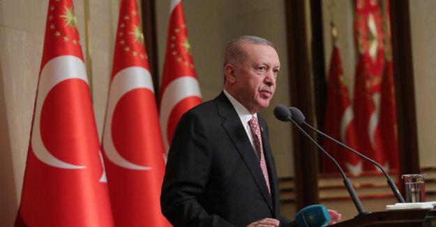 CUMHURBAŞKANI ERDOĞAN KÜLLİYE’DE ESNAFLA İFTAR YAPTI.