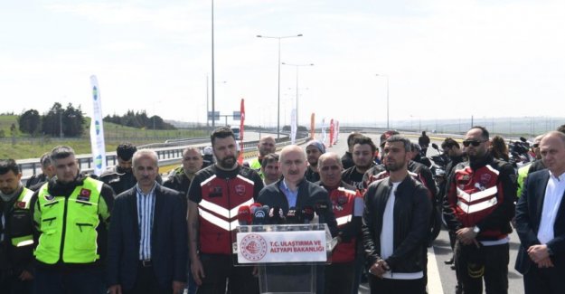 ULAŞTIRMA VE ALTYAPI BAKANI KARAİSMAİLOĞLU: BU YIL İÇERİSİNDE 40 BİN METREYE YAKIN OTOKORKULUK SİSTEMİ YAPMAYI PLANLIYORUZ