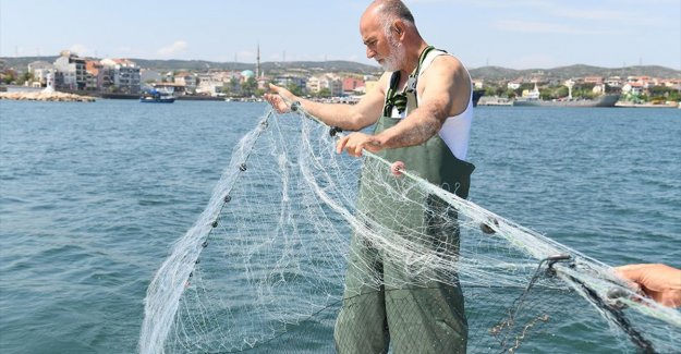 Çanakkaleli jumbo karides avcıları bolluk beklentisiyle sezona başladı