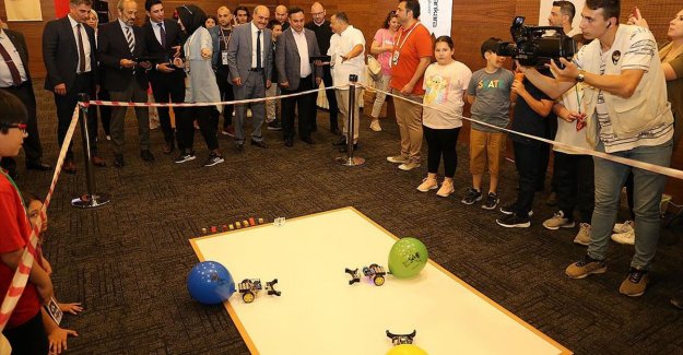 Robot Yarışları ve Bilim Şenliği, Teknopark Ankara'da başladı