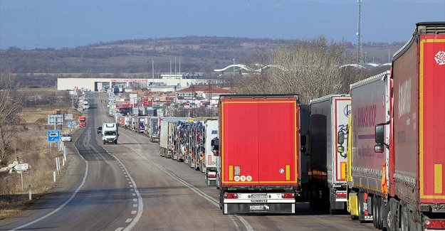 Kara sınır kapılarındaki ticari araç trafiği Kovid-19 öncesi döneme yaklaşıyor