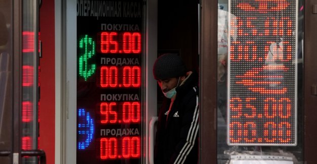 Rusya’da nakit dolar ve avro çekimine yönelik kısıtlamalar uzatıldı