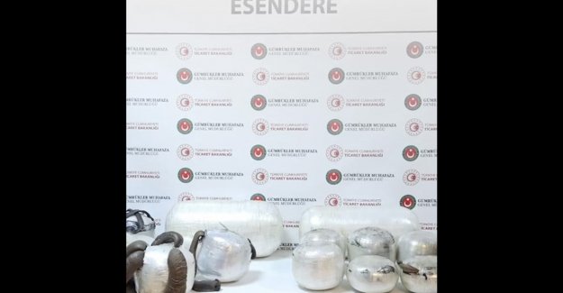 Bakan Bolat, Esendere'de 119,7 kilogram afyon sakızı cinsi uyuşturucu ele geçirildiğini bildirdi
