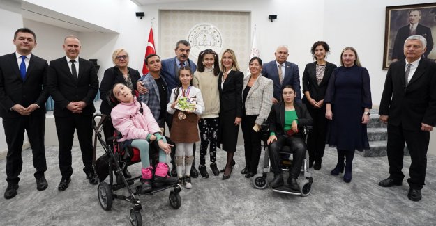 BAKAN TEKİN, ÖZEL ÇOCUKLARLA BULUŞTU