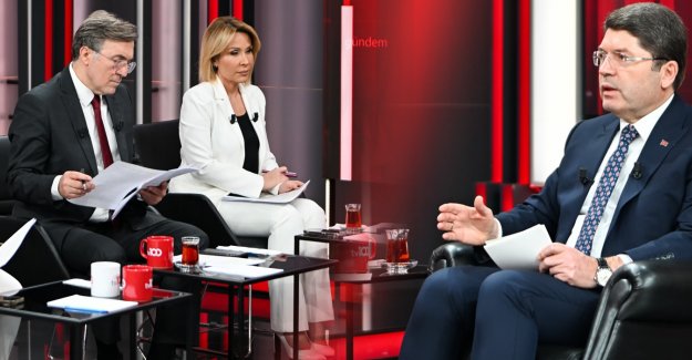 ADALET BAKANI YILMAZ TUNÇ, CANLI YAYINDA SORULARI YANITLADI