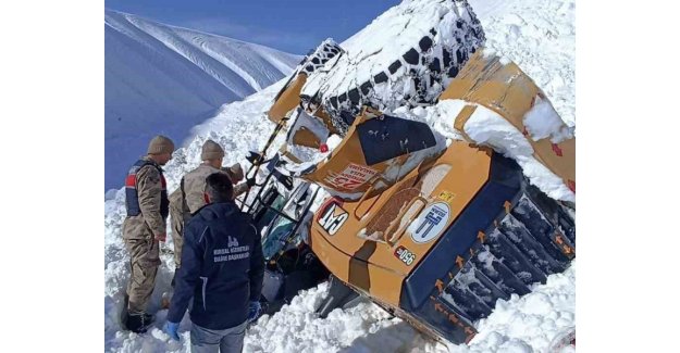 Çığ Altında Kalan Operatör Jandarma Ekiplerince Kurtarıldı