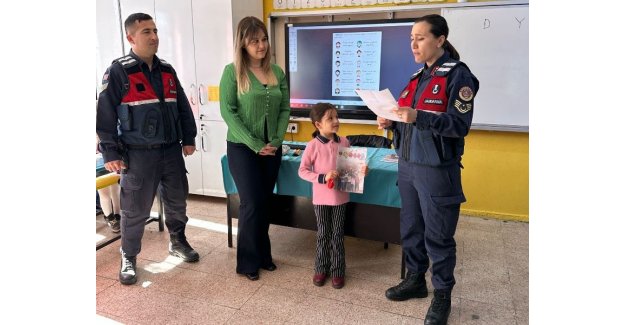 Yazdıkları Mektuplarla Jandarmayı Duygulandırdılar