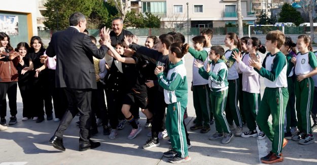 BAKAN TEKİN, İZMİR'DE OKUL ZİYARETLERİNDE BULUNDU