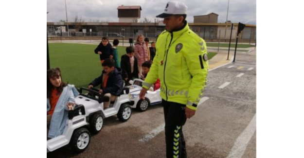 Erzincan Emniyet Müdürlüğü'nden Minik Şoförlere Özel Trafik Eğitim Parkuru