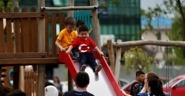 Aile ve Sosyal Hizmetler Bakanımız Göktaş: "Ramazan Bayramı dolayısıyla Nisan ayı SED ödemelerini öne çekerek bugün hesaplara yatırıyoruz"