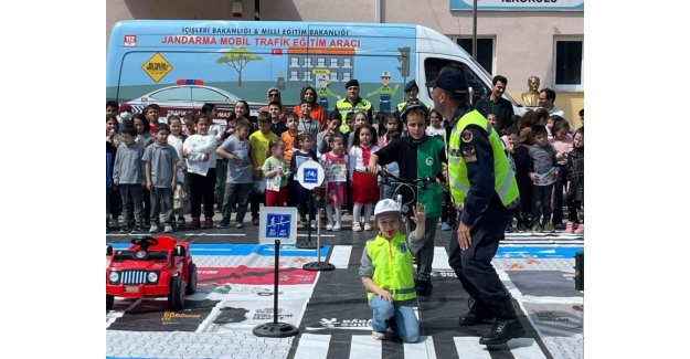 Jandarmadan Miniklere Trafik Eğitimi