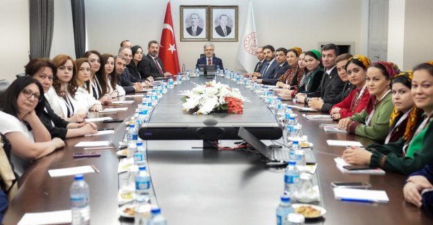 AZERBAYCAN VE TÜRKMENİSTAN'DAN GELEN ÖĞRETMENLER MEB'İ ZİYARET ETTİ