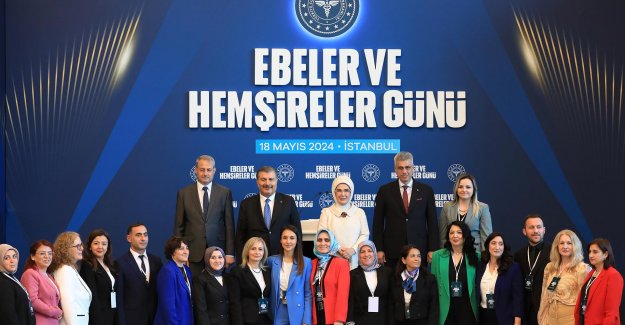 Emine Erdoğan ve Bakan Koca, Ebeler ve Hemşireler Günü'nde düzenlenen programa katıldı