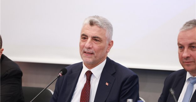 Ticaret Bakanı Bolat, Çekya'da Türk İş İnsanlarıyla Bir Araya Geldi