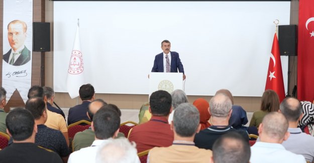 Bakan Teki̇n, "Dayanikli Siniflar Hareketi̇" Eği̇ti̇m Kursu Programina Katildi