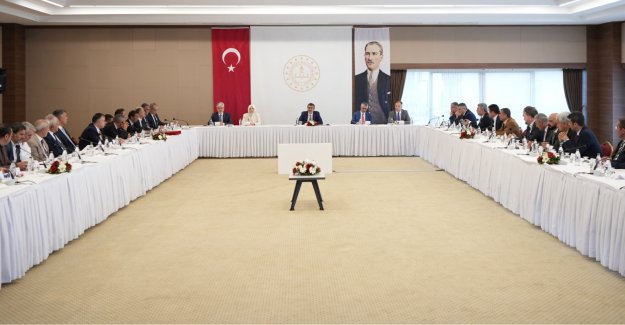 Bakan Teki̇n, Eği̇ti̇m Sendi̇kalariyla Bi̇r Araya Geldi̇