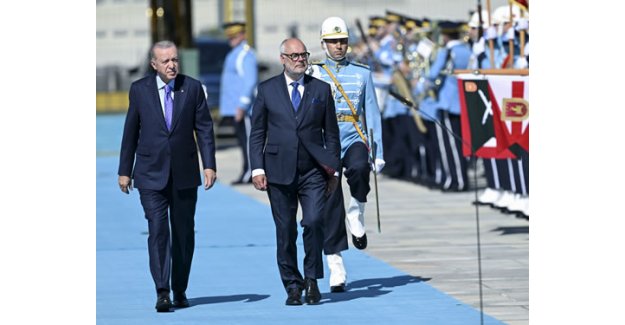 Estonya Cumhurbaşkanı Karis Cumhurbaşkanlığı Külliyesinde