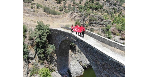 Manisa Jandarmasından Tarihi Köprüde 185. Yıl Kutlaması