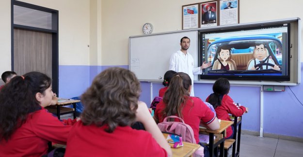 MESLEKİ ÇALIŞMALARINA İSTEDİKLERİ İLLERDE KATILACAK ÖĞRETMENLERİN BAŞVURU SÜRESİ UZATILDI