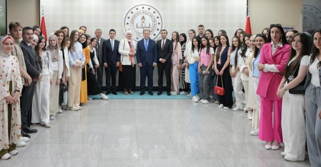 Sırbistanlı Öğrencilerden Meb'e Ziyaret