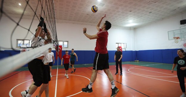 Tbmm’de Spor Turnuvaları, Voleybol Ayağıyla Devam Ediyor