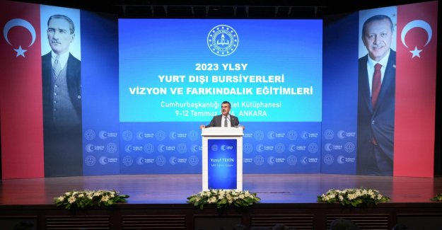 Bakan Tekin, Ylsy Bursiyerlerine Yönelik "Vizyon Ve Farkındalık Eğitimleri" Programına Katıldı
