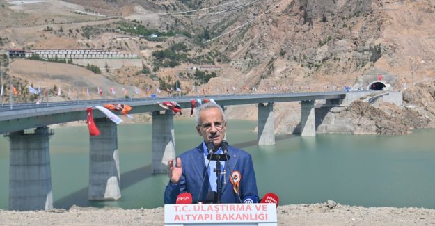 Bakan Uraloğlu Yusufeli Merkez Viyadüğü Açılış Törenine Katıldı