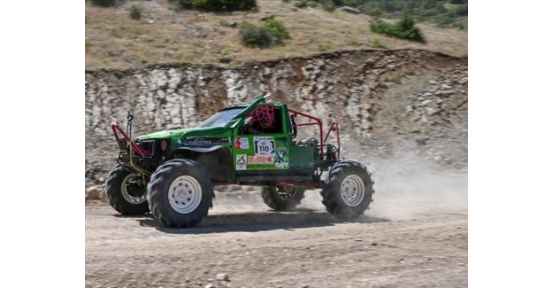 Hakkari'nin Çukurca İlçesindeki Festivalde Rafting ve Off-Road Heyecanı