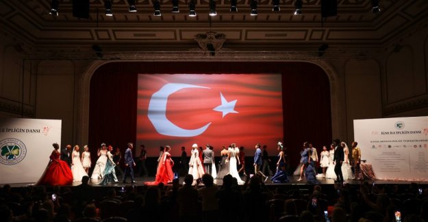 Terzi Esnafı Çocuklar Yararına Defile Düzenledi