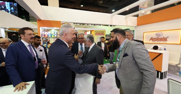 Bakan Bolat, Pakistan'da Başbakan Şerif ile Uluslararası Gıda ve Tarım Fuarı'nı Açtı