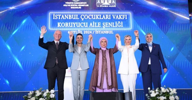 Emine Erdoğan Hanımefendi ve Bakanımız Mahinur Özdemir Göktaş Koruyucu Aileler ile Şenlikte Buluştu