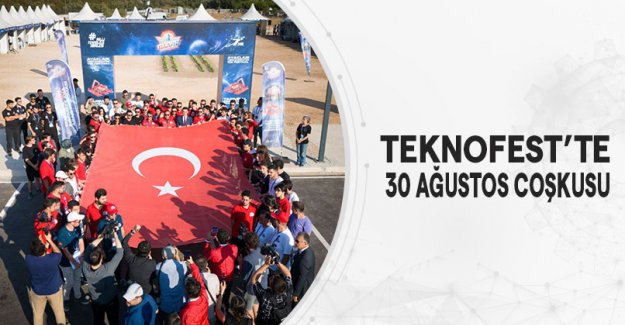 İzmir’de Teknofest Tarımsal İnsansız Kara Aracı Yarışması’nı Ziyaret Etti