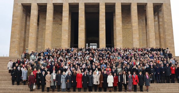 Bakanımız Göktaş, Türk Kadınına Seçme ve Seçilme Hakkı Verilmesinin 90’ıncı Yıl Dönümünde Anıtkabir'i Ziyaret Etti