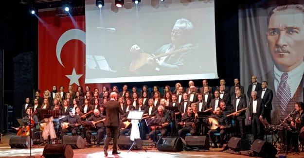 MEB Türk Halk Müziği Korosu'ndan "Zeybek Ve Yörük Esintileri" Konseri